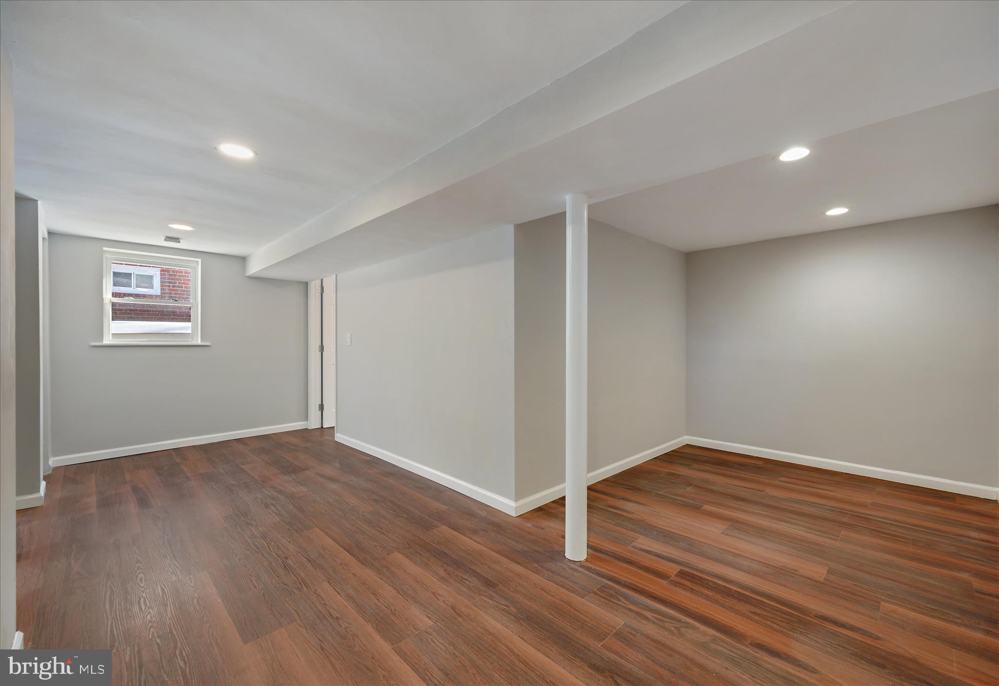 OAK COURT - Residential