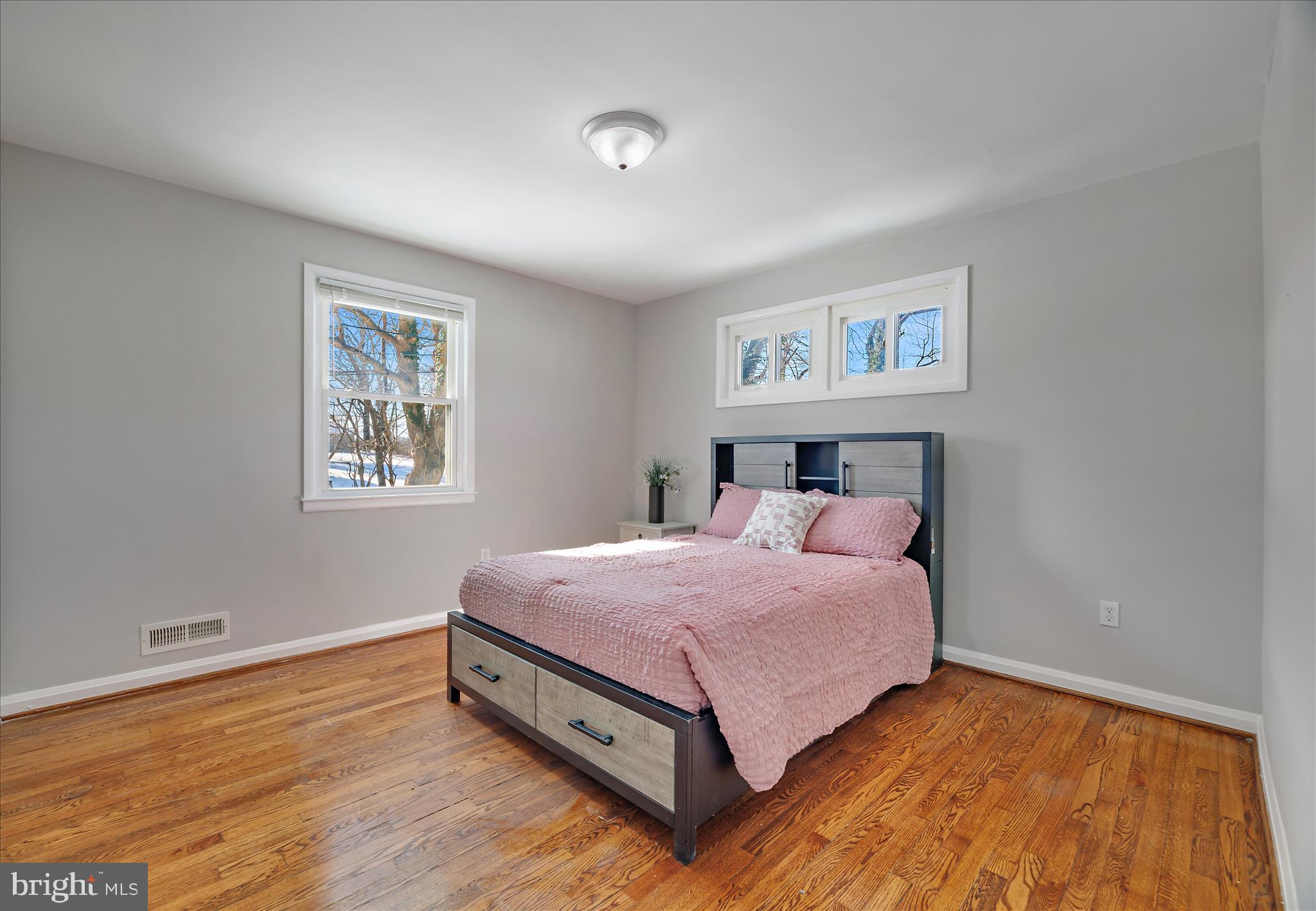 OAK COURT - Residential