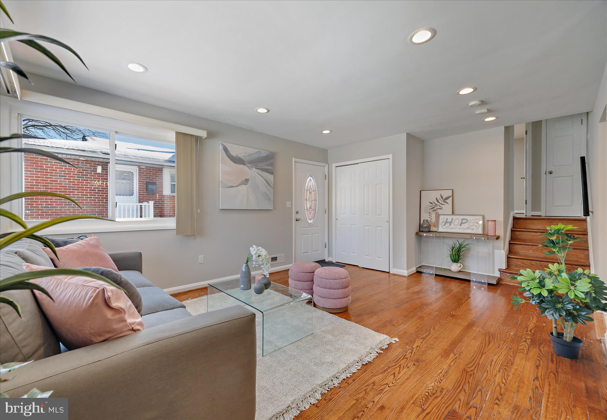 OAK COURT - Residential