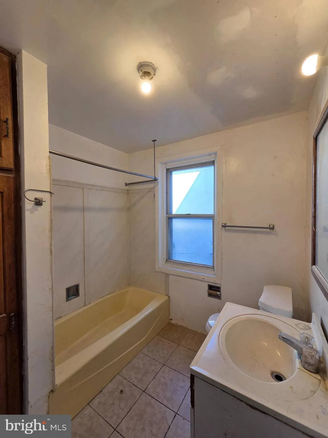 Reading, Pennsylvania 19604, United States, 5 Bedrooms Bedrooms, ,1 BathroomBathrooms,Residential,Active,229476