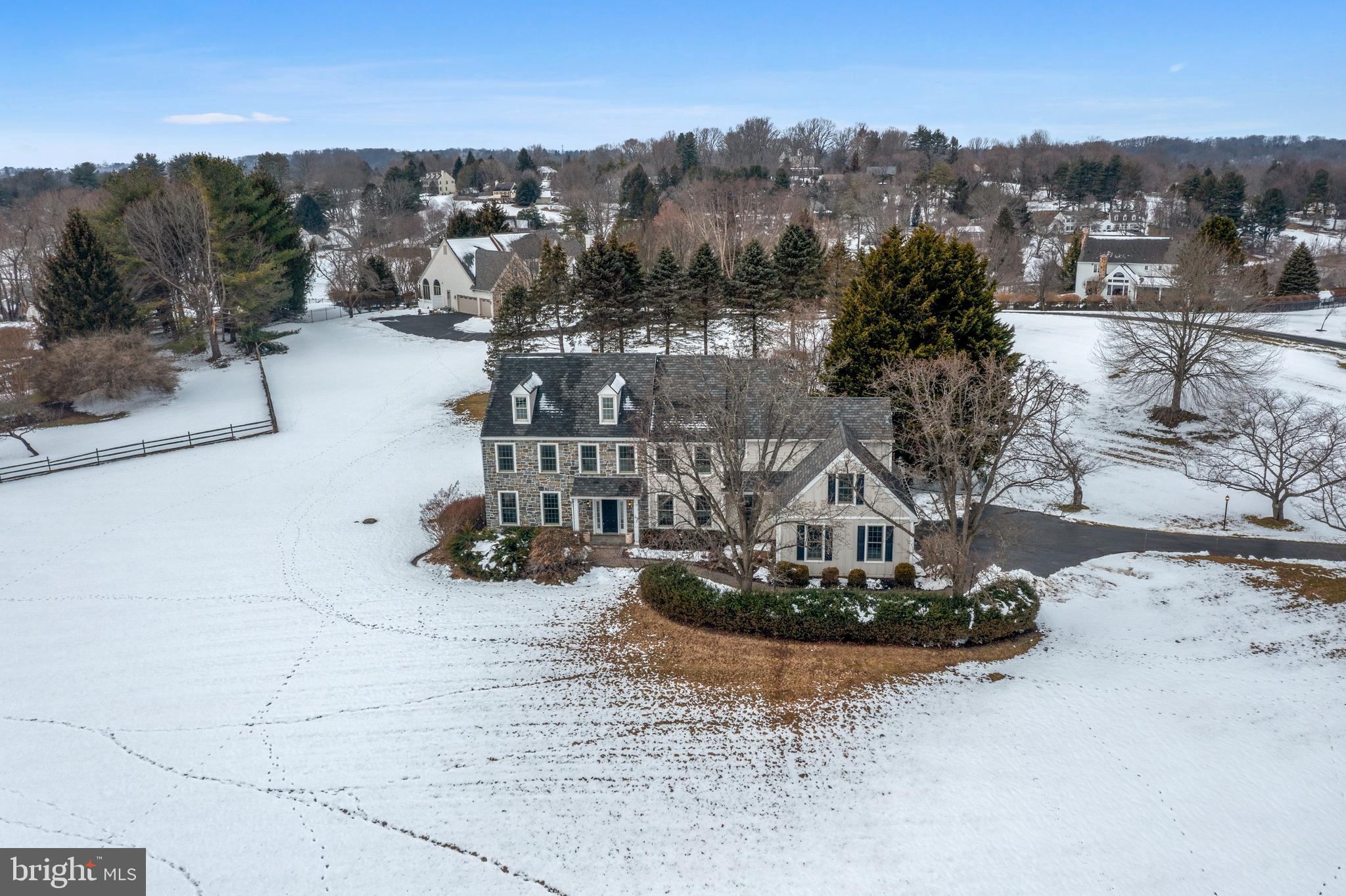 825 BAINBRIDGE DRIVE