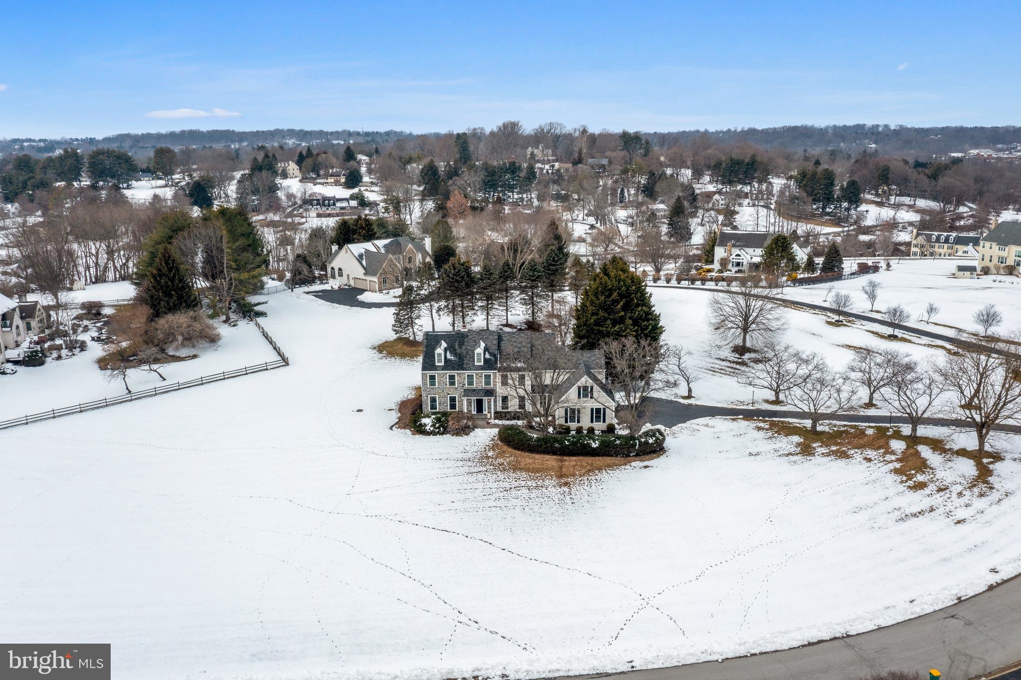 825 BAINBRIDGE DRIVE