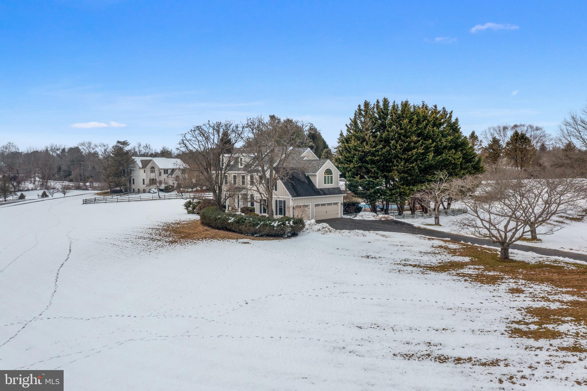 825 BAINBRIDGE DRIVE