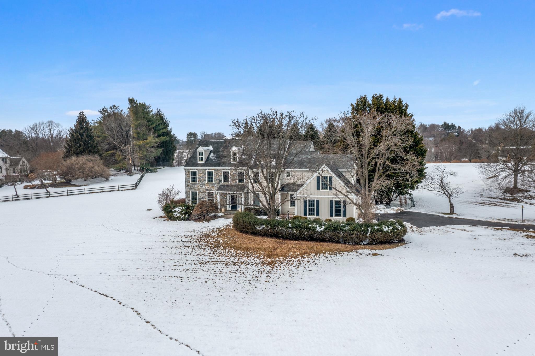 825 BAINBRIDGE DRIVE