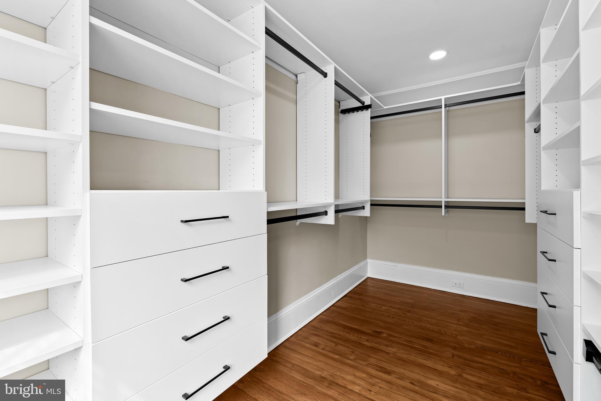 ROLAND PARK - Residential