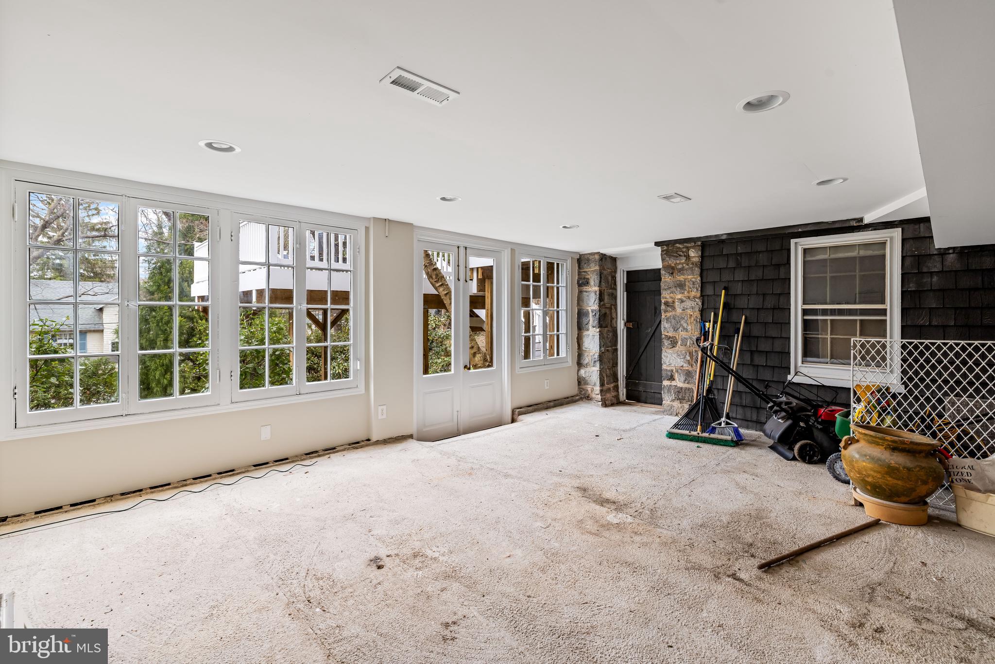 ROLAND PARK - Residential