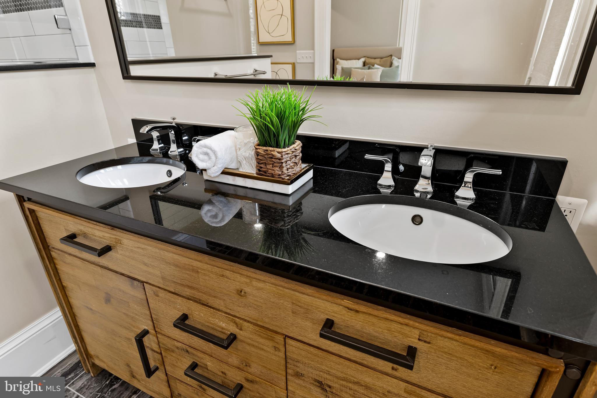 ROLAND PARK - Residential