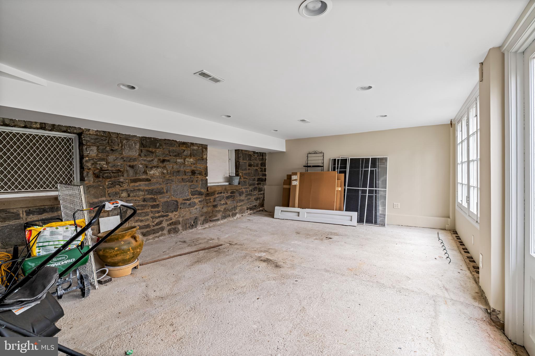 ROLAND PARK - Residential