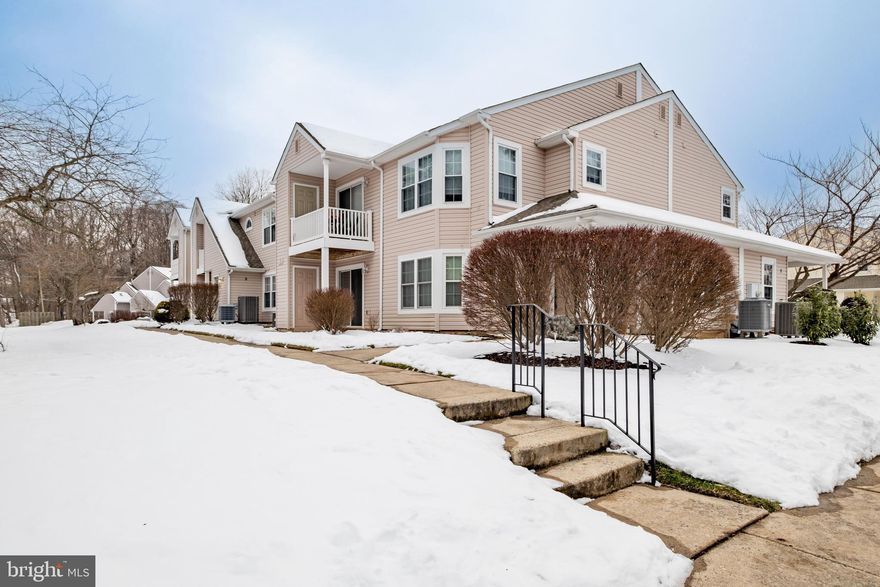 Rare opportunity to own a ground floor unit in the sought after community of Tamerlane in the Village Shires condo association.  This home faces the quiet, wooded area,  not the parking lot and street.  You'll be able to enjoy the view from your private, covered patio.  
There is one large bedroom, a den/family room, along with an oversized bathroom where your own washer and dryer are located.
The large windows in the living room bring in tons of natural light. The passthrough window in the kitchen and separate dining area create a wide open floor plan.
There's plenty of storage, including an enclosed outdoor space connected to the patio.
This home has been well cared for, all you'll need to do is move in! The HOA fee includes trash, snow removal, grounds maintenance, exterior building maintenance, tennis courts, pools and clubhouse.