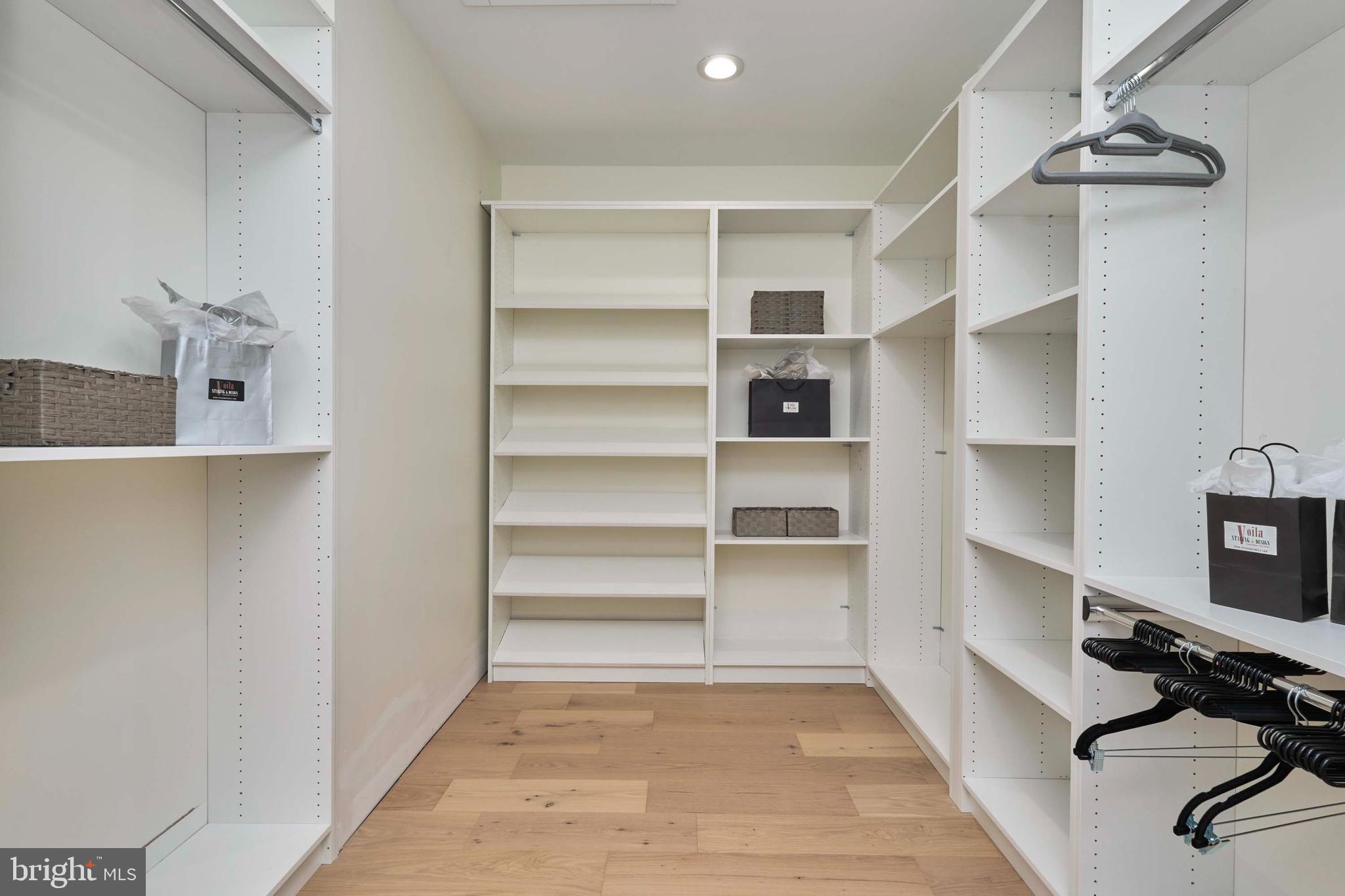 VIENNA WOODS - Residential