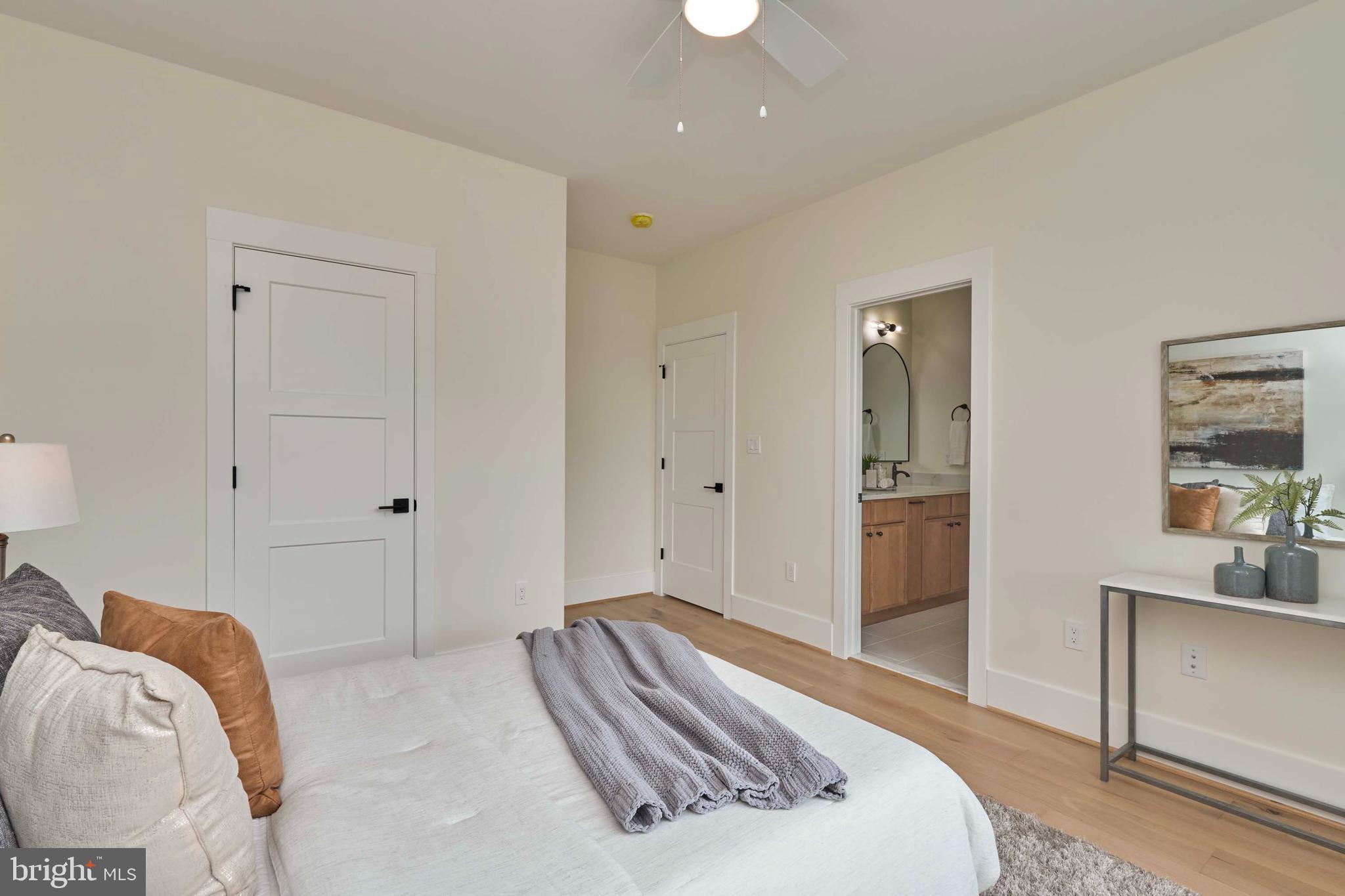 VIENNA WOODS - Residential