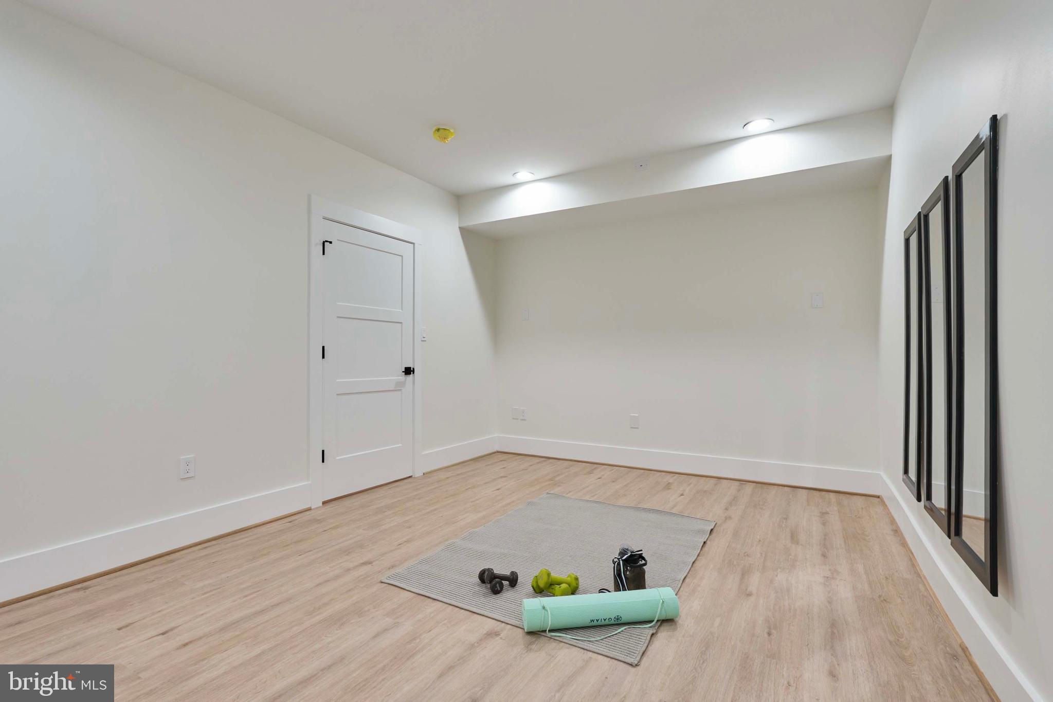 VIENNA WOODS - Residential