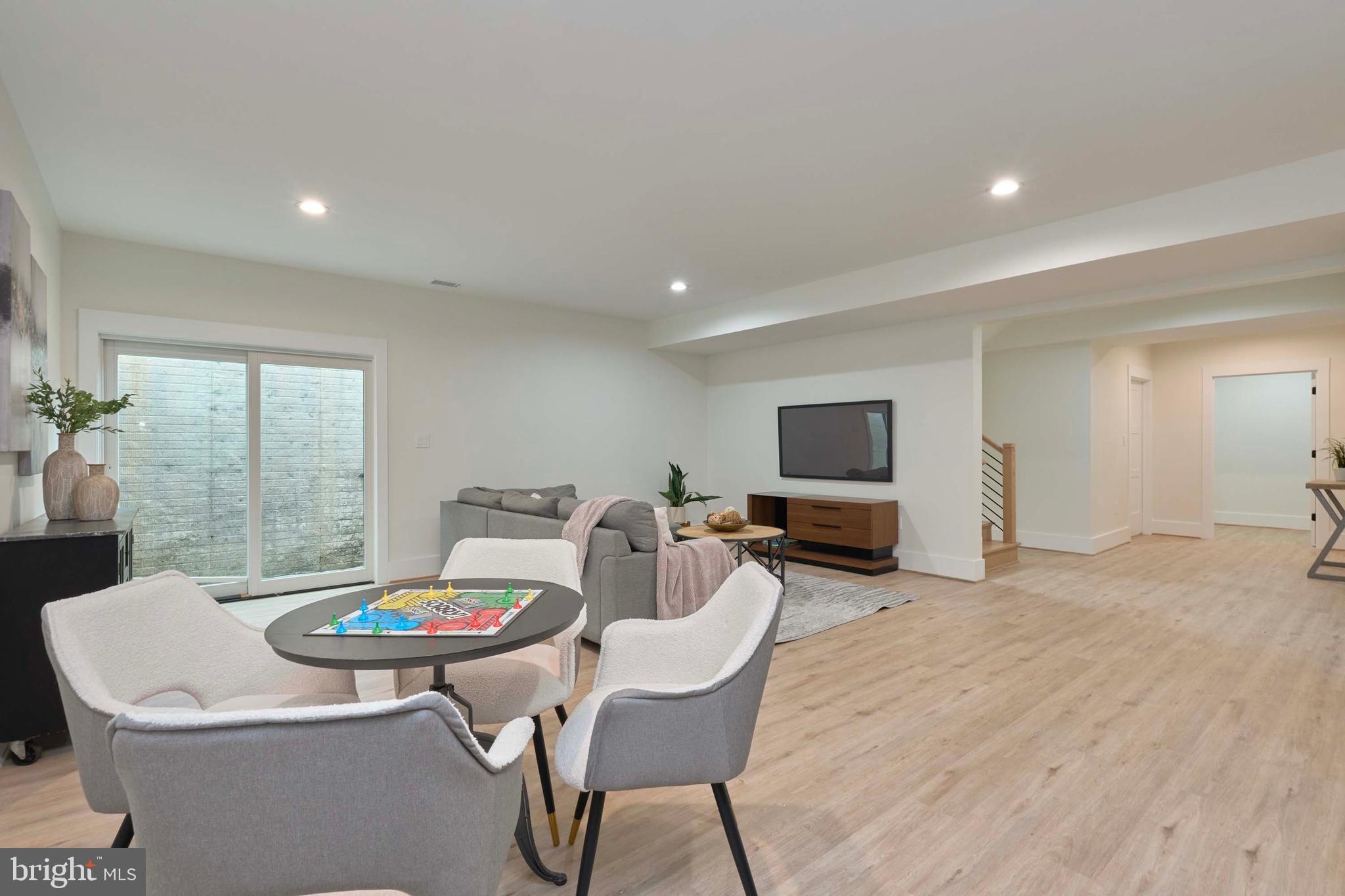 VIENNA WOODS - Residential