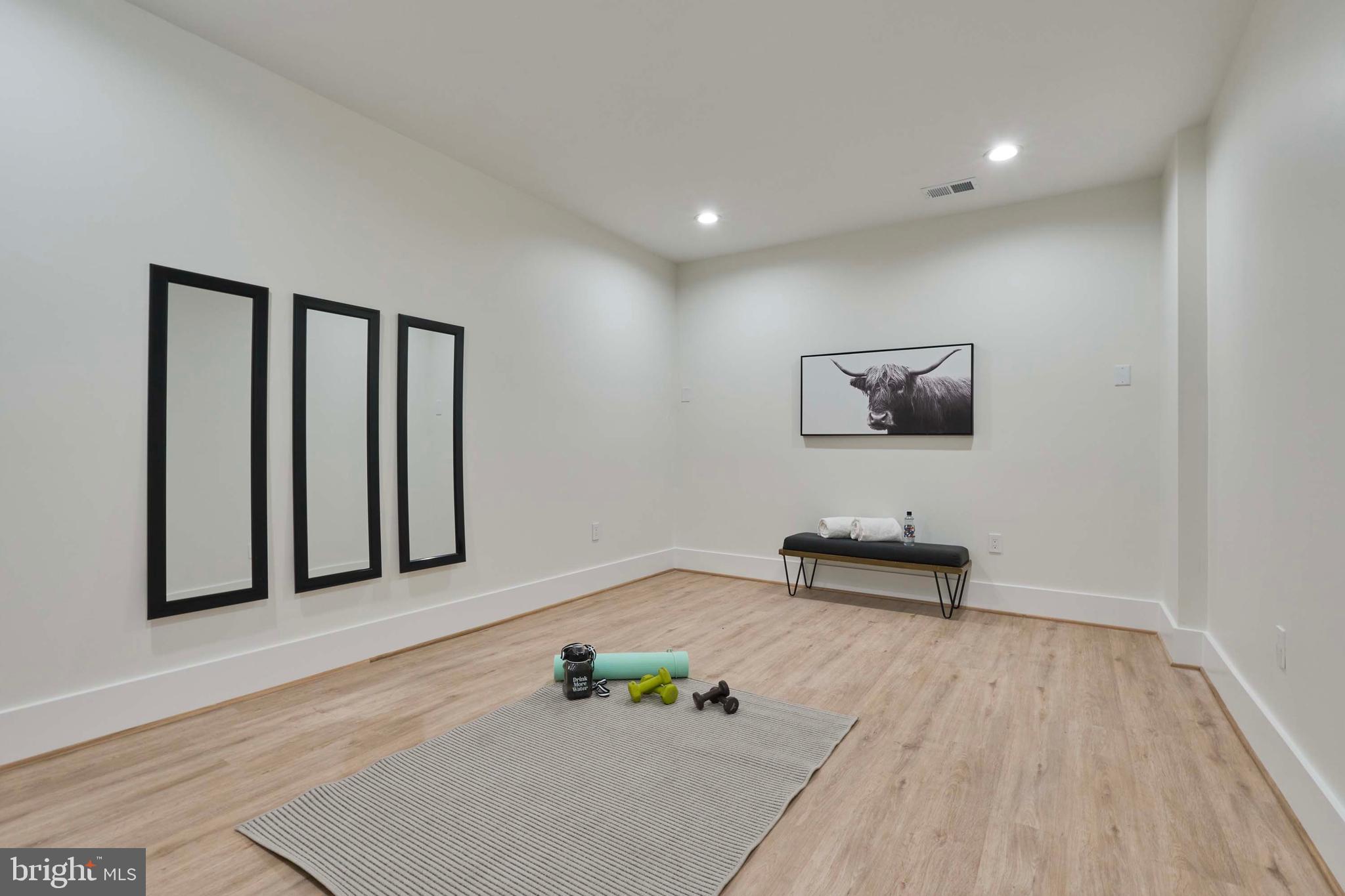 VIENNA WOODS - Residential