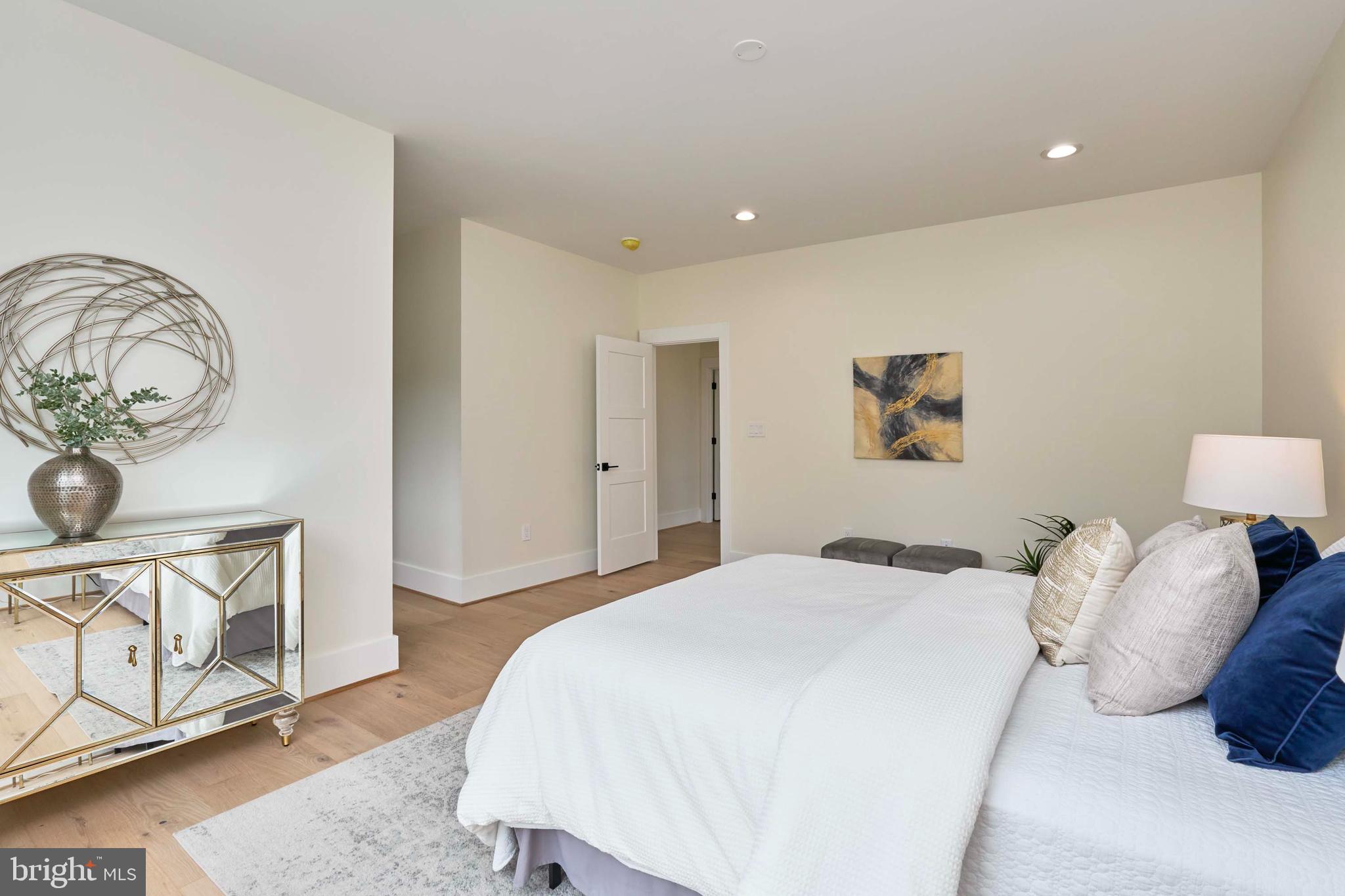 VIENNA WOODS - Residential