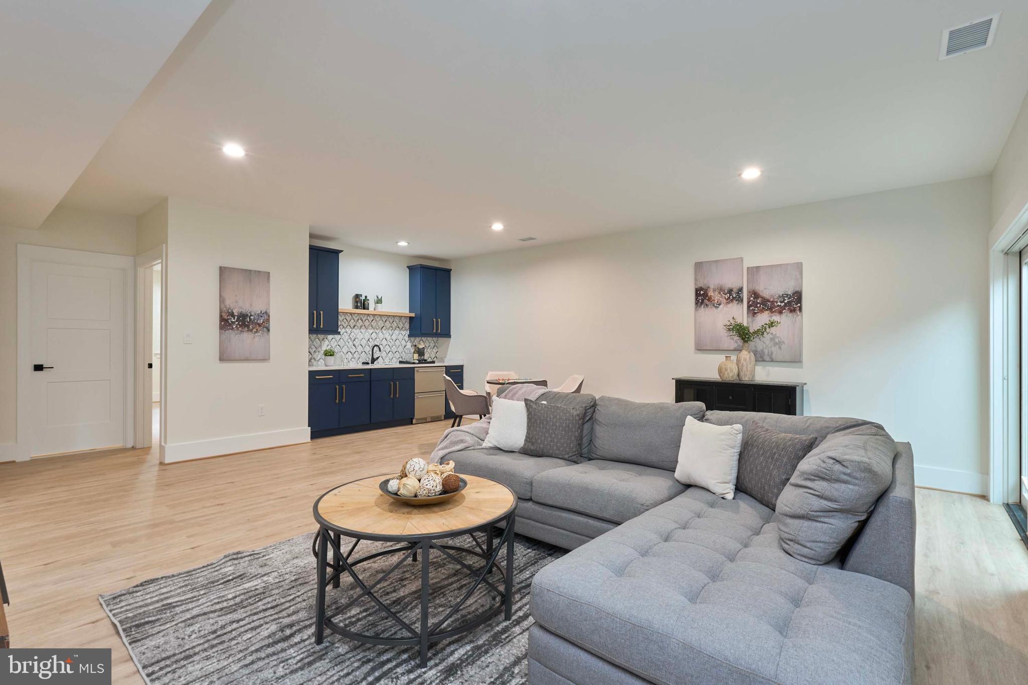 VIENNA WOODS - Residential