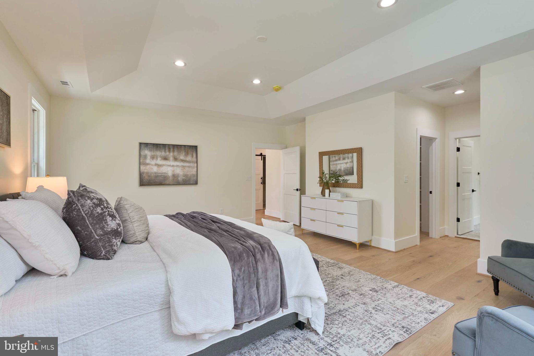 VIENNA WOODS - Residential