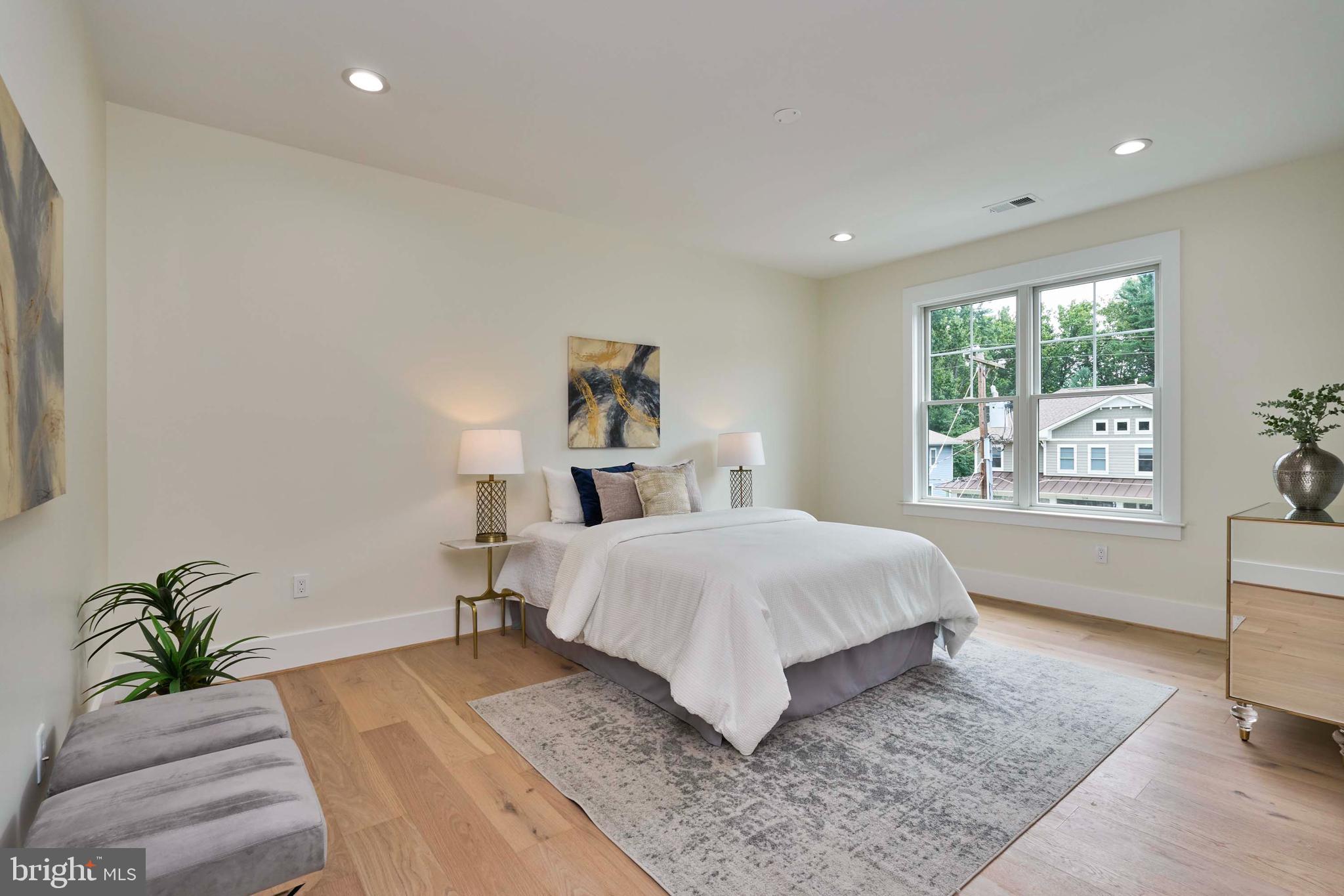 VIENNA WOODS - Residential