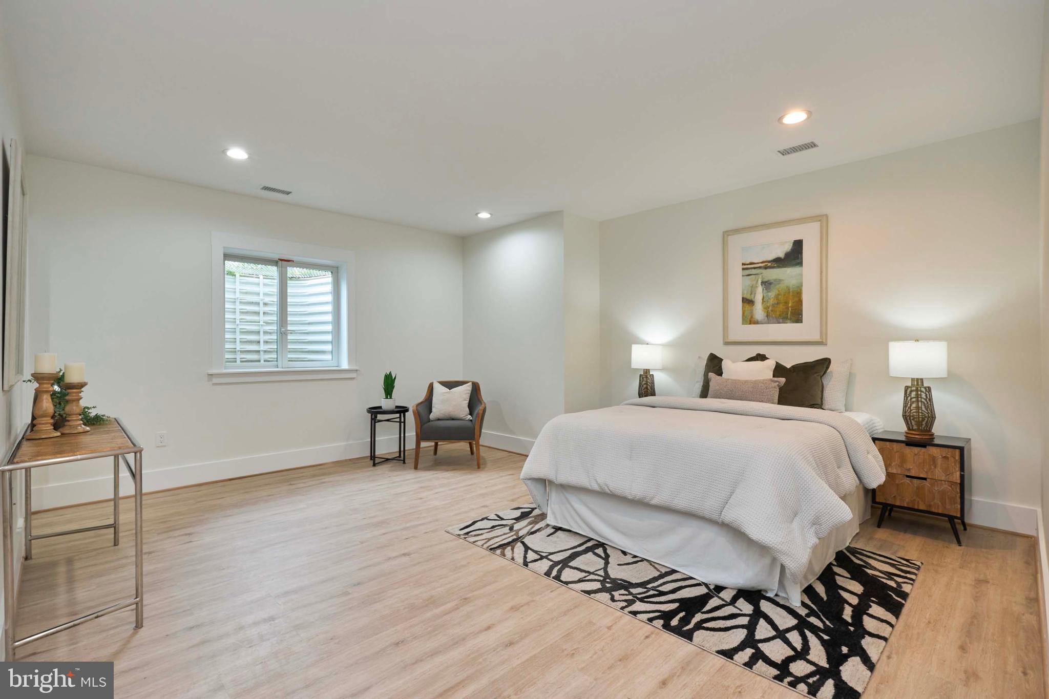 VIENNA WOODS - Residential