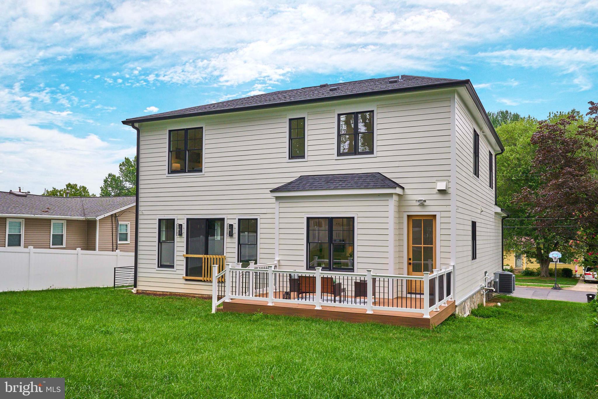 VIENNA WOODS - Residential