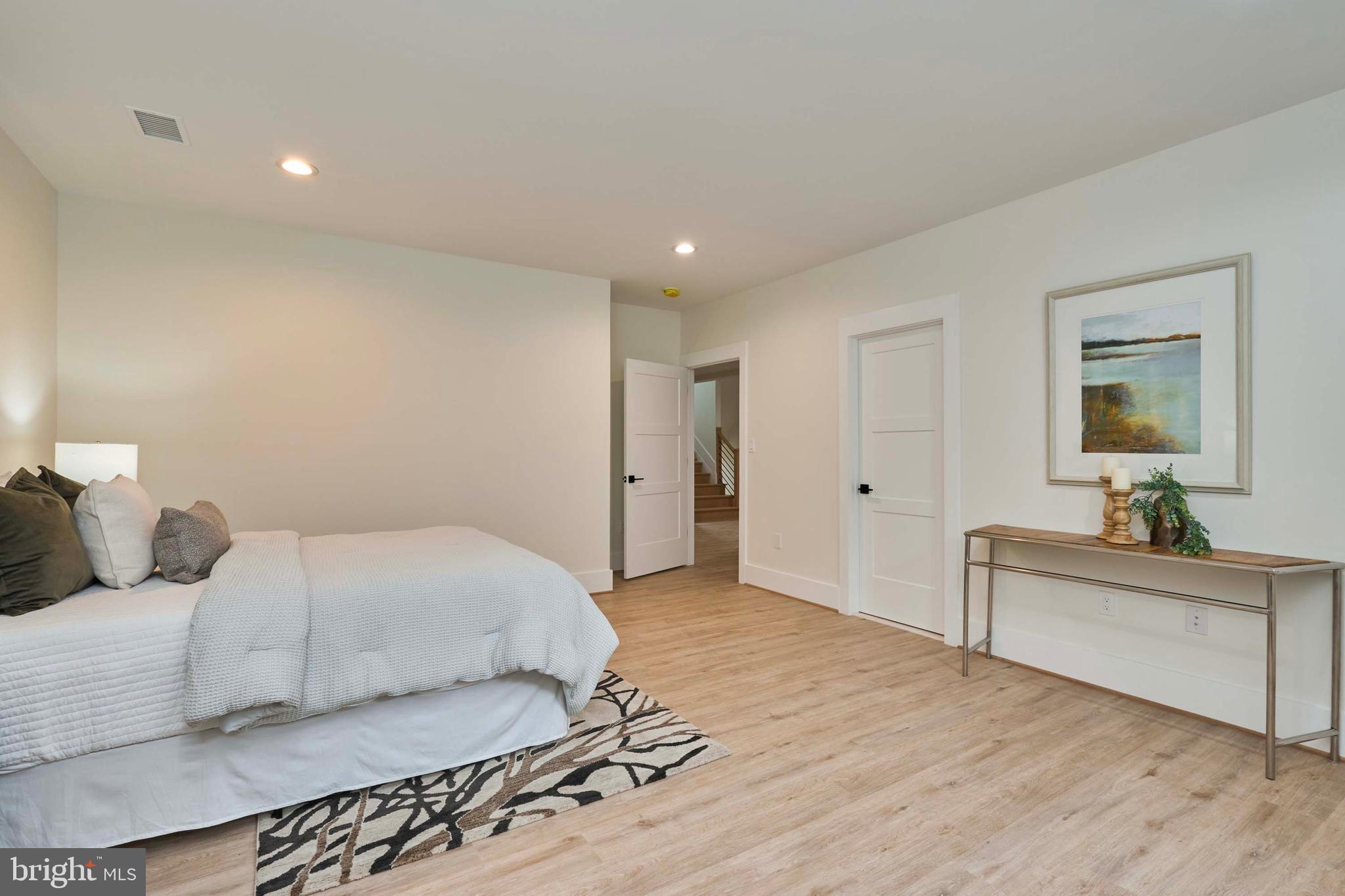 VIENNA WOODS - Residential