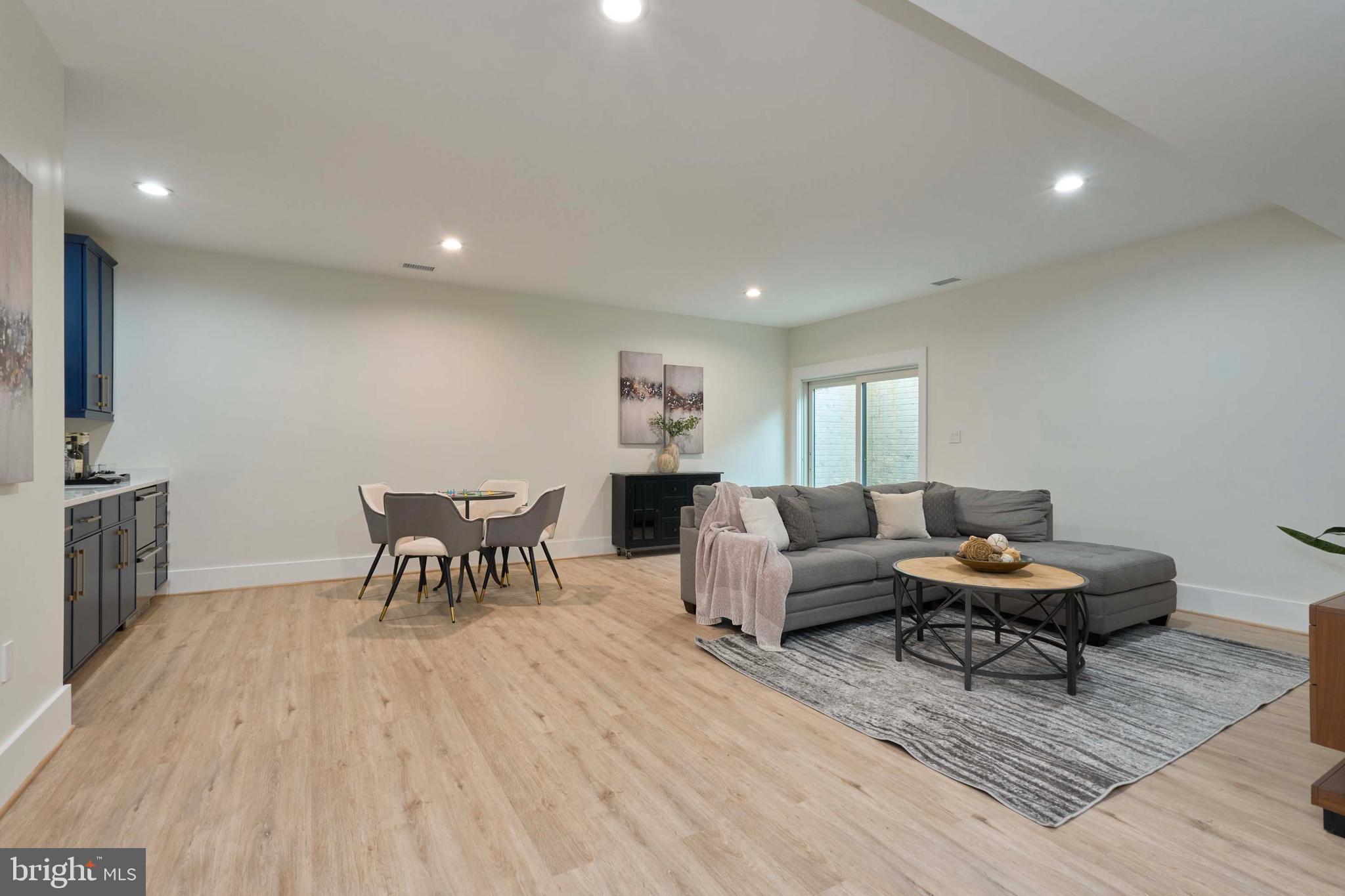 VIENNA WOODS - Residential