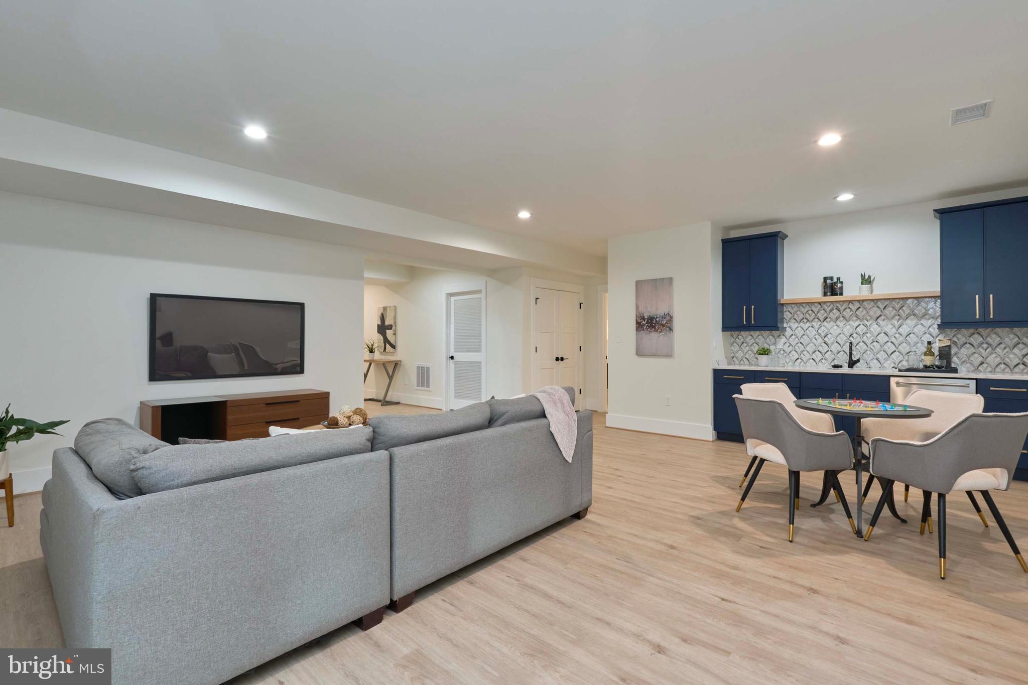 VIENNA WOODS - Residential