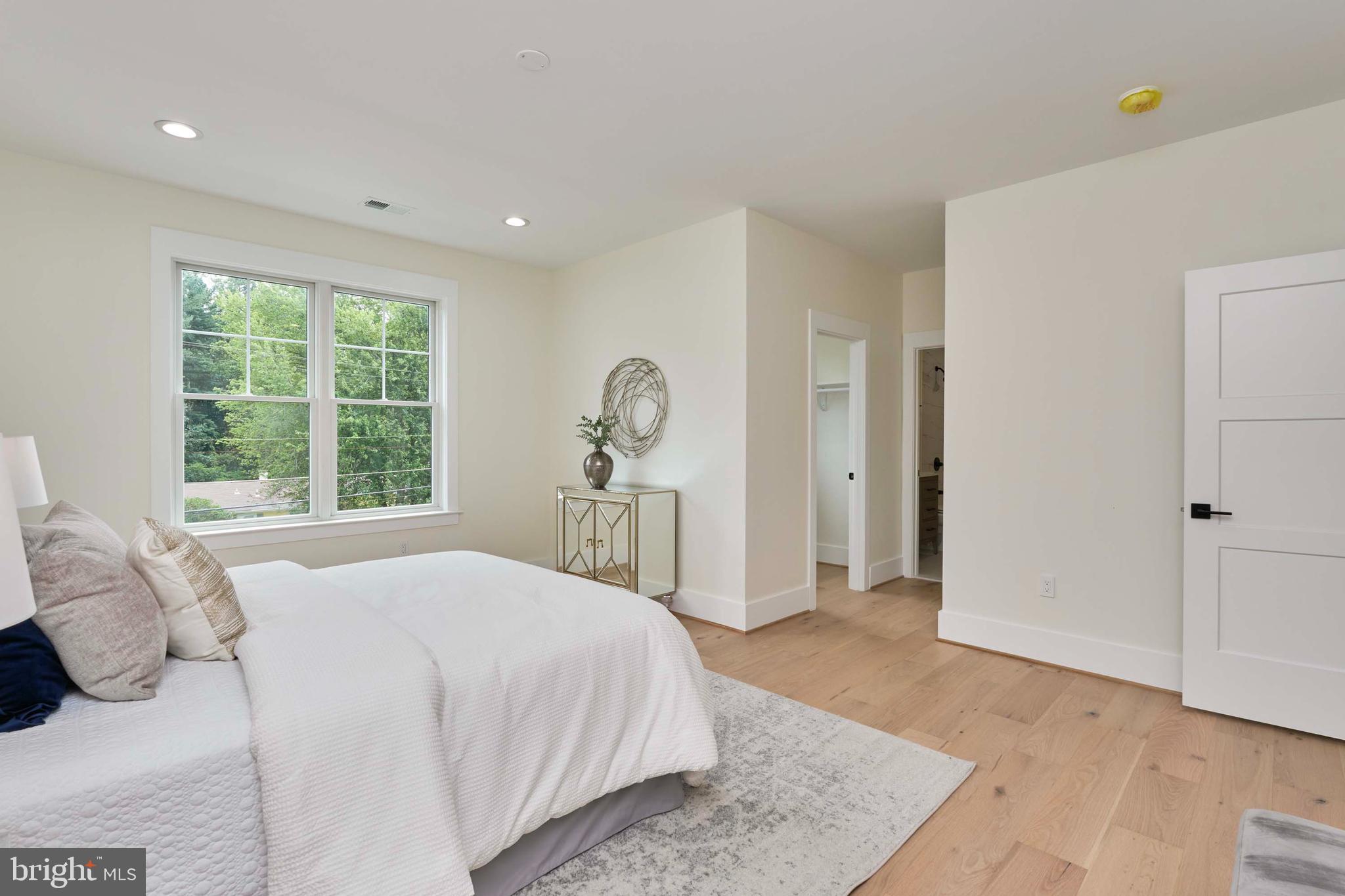 VIENNA WOODS - Residential