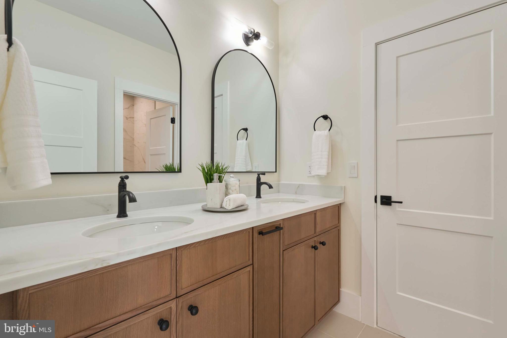 VIENNA WOODS - Residential