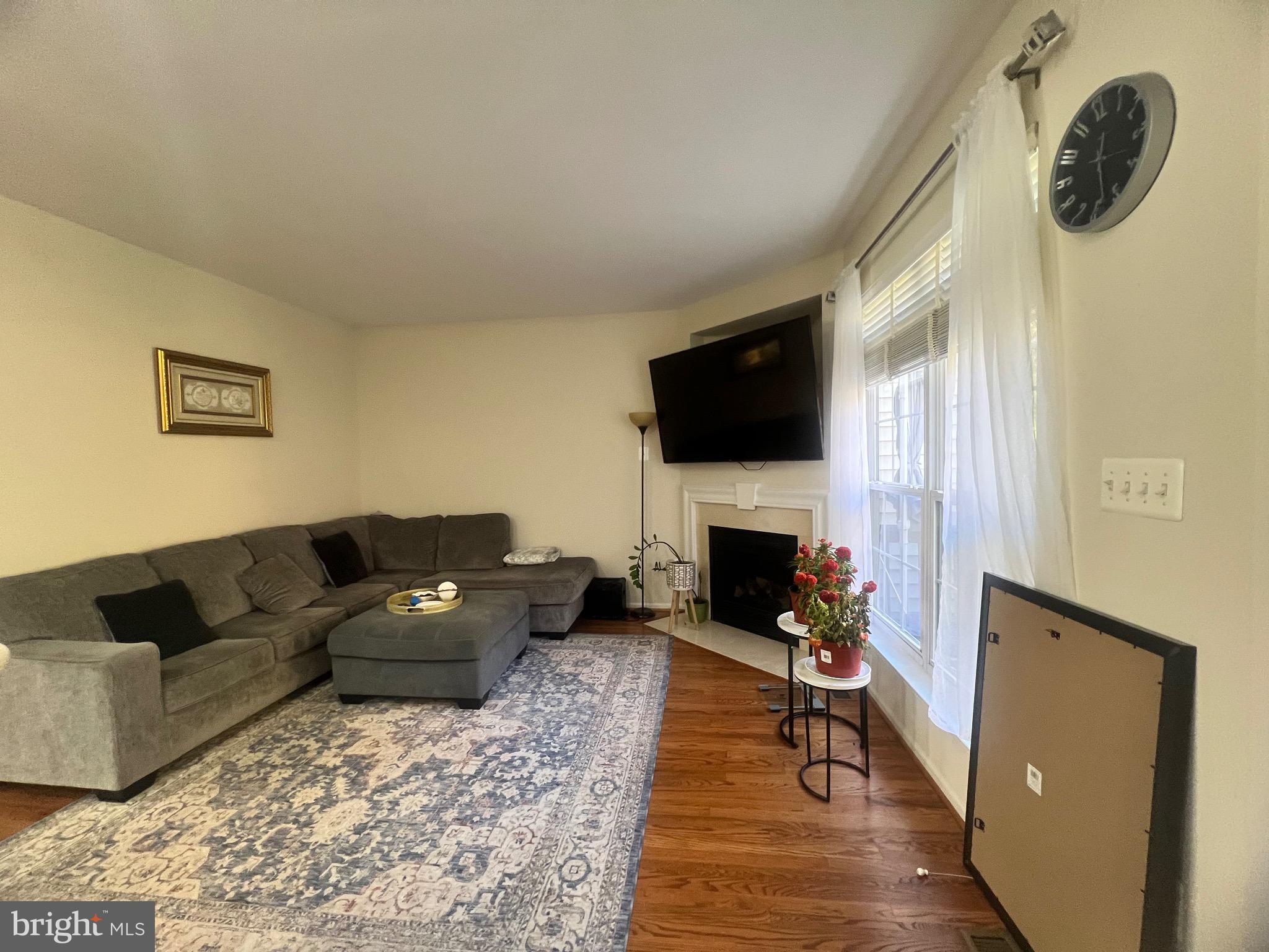 TOWNES OF MANCHESTER WOODS - Residential Lease