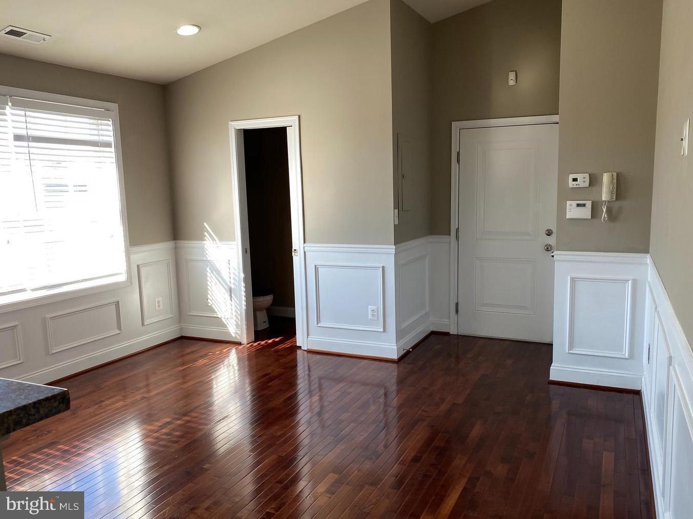 GREEKTOWN - Commercial Sale