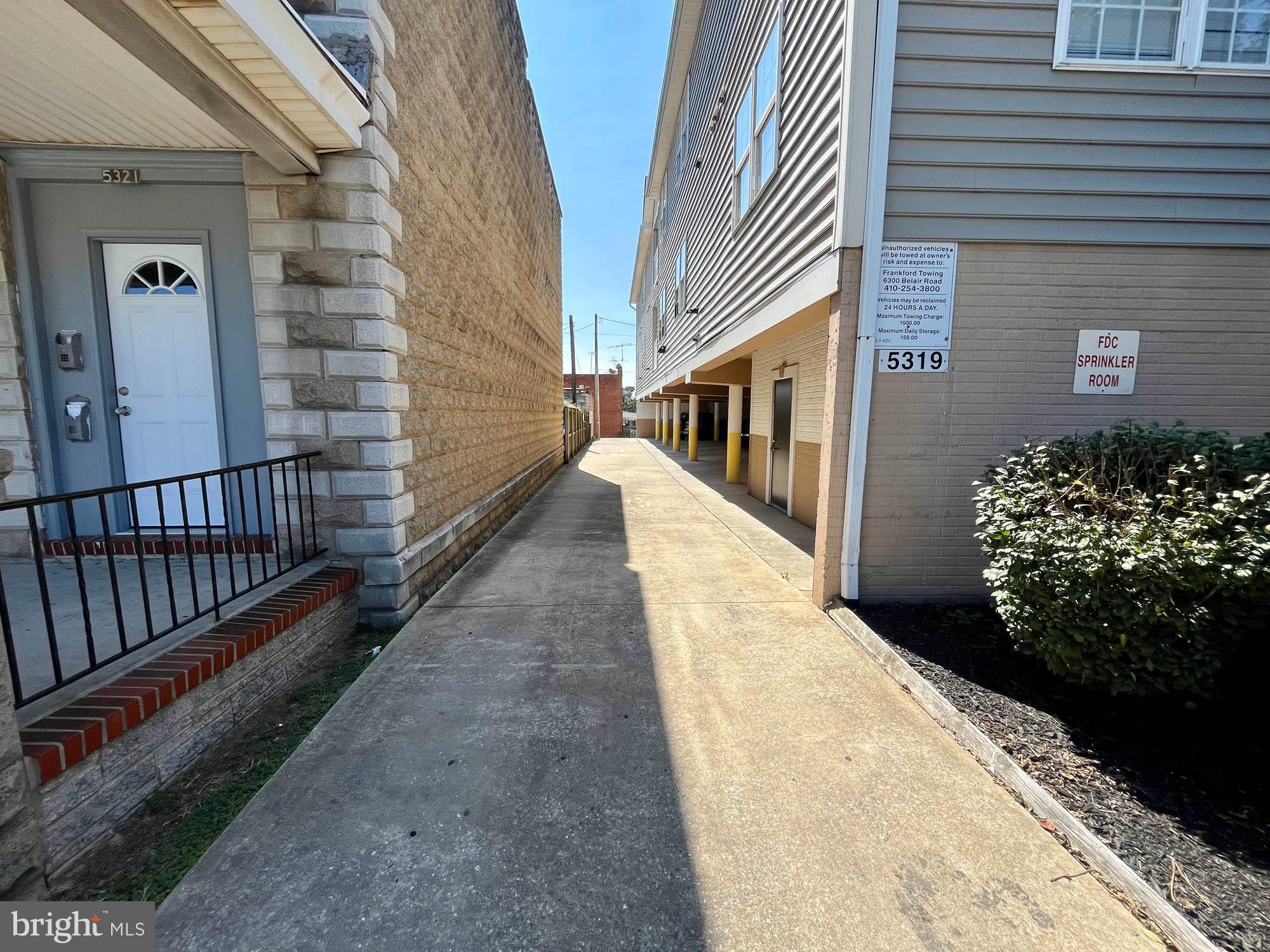 GREEKTOWN - Commercial Sale