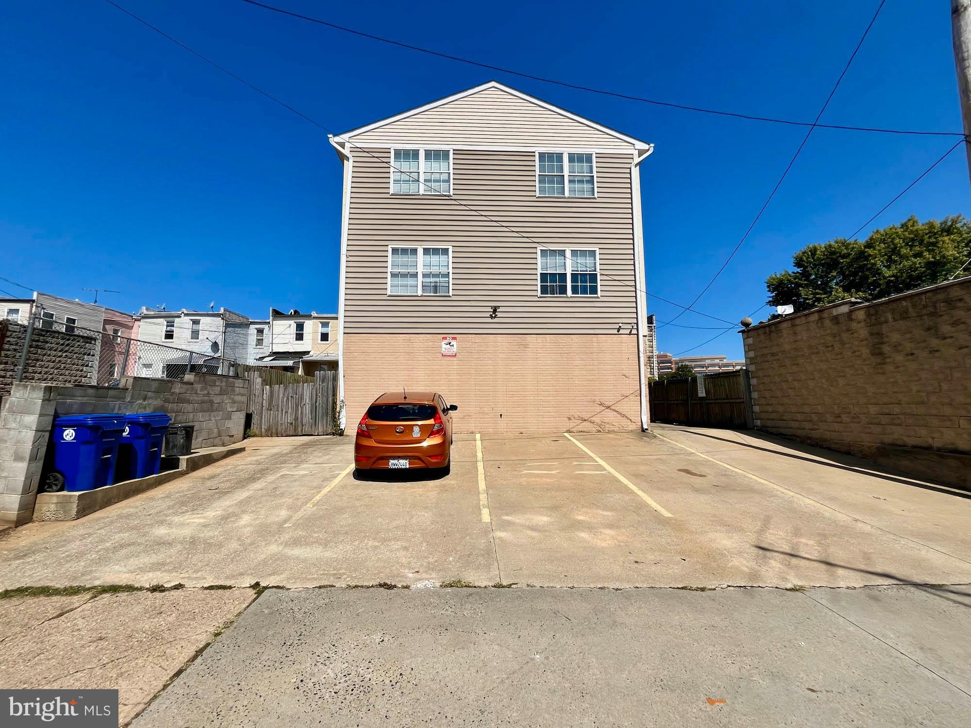 GREEKTOWN - Commercial Sale