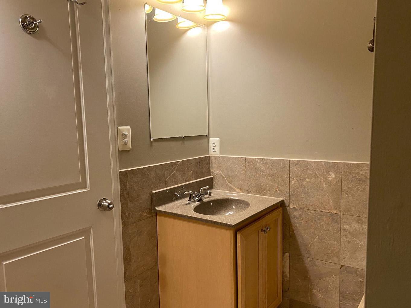 GREEKTOWN - Commercial Sale