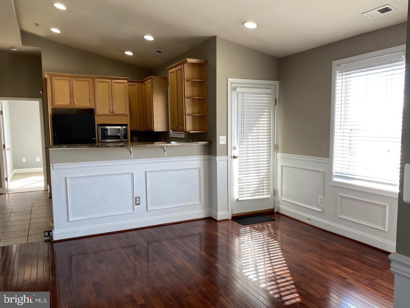 GREEKTOWN - Commercial Sale