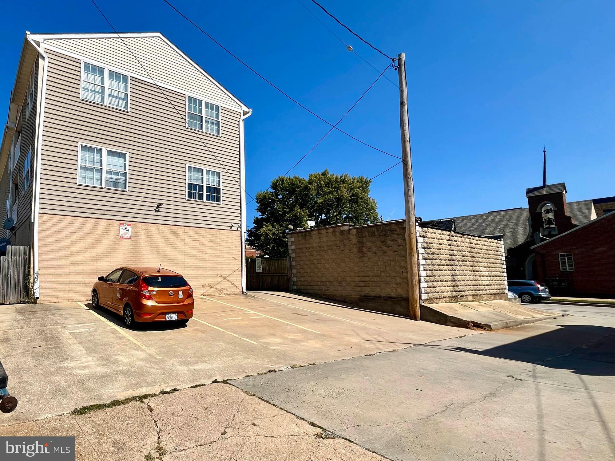 GREEKTOWN - Commercial Sale