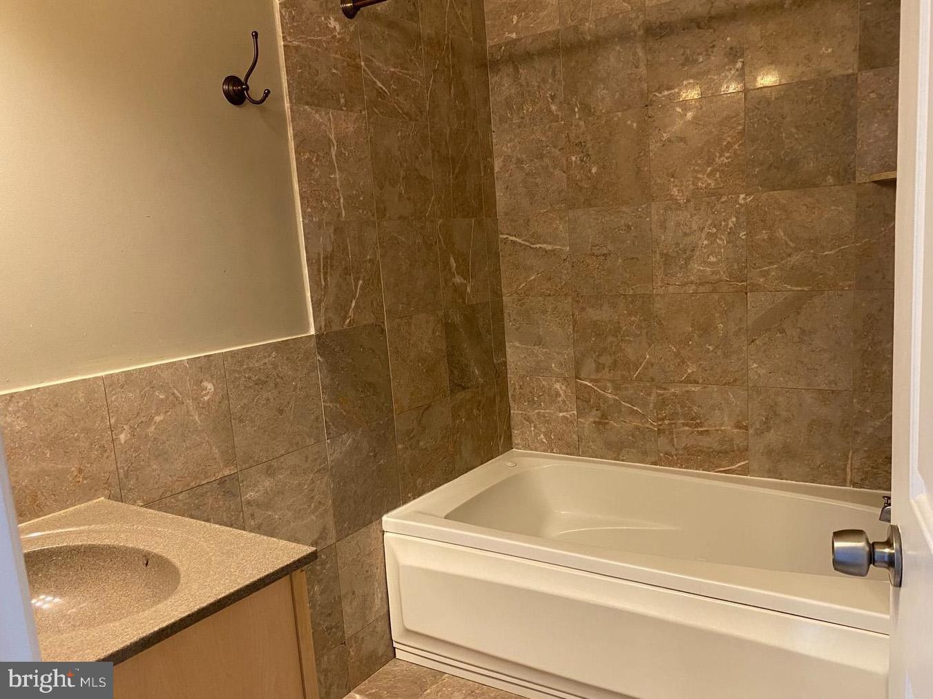 GREEKTOWN - Commercial Sale