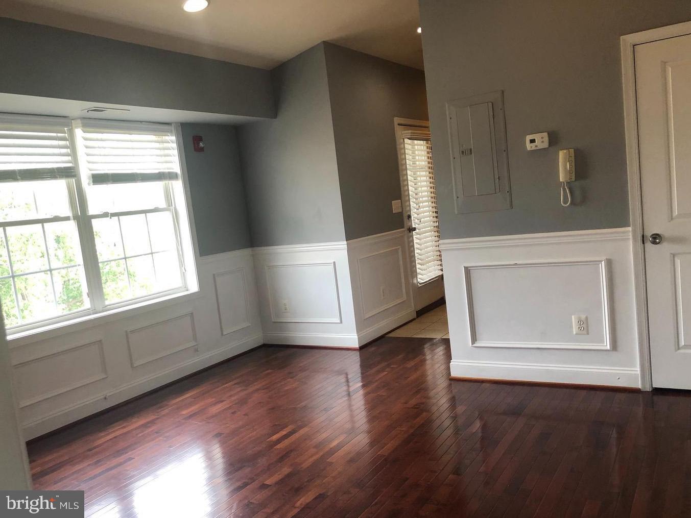 GREEKTOWN - Commercial Sale