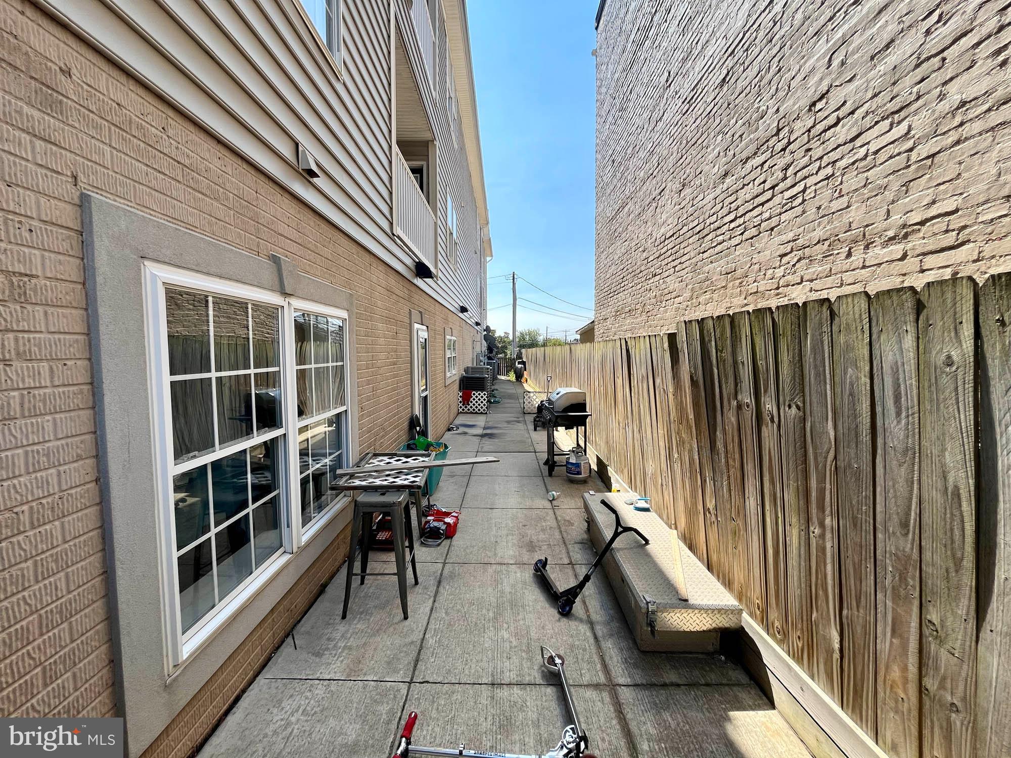 GREEKTOWN - Commercial Sale