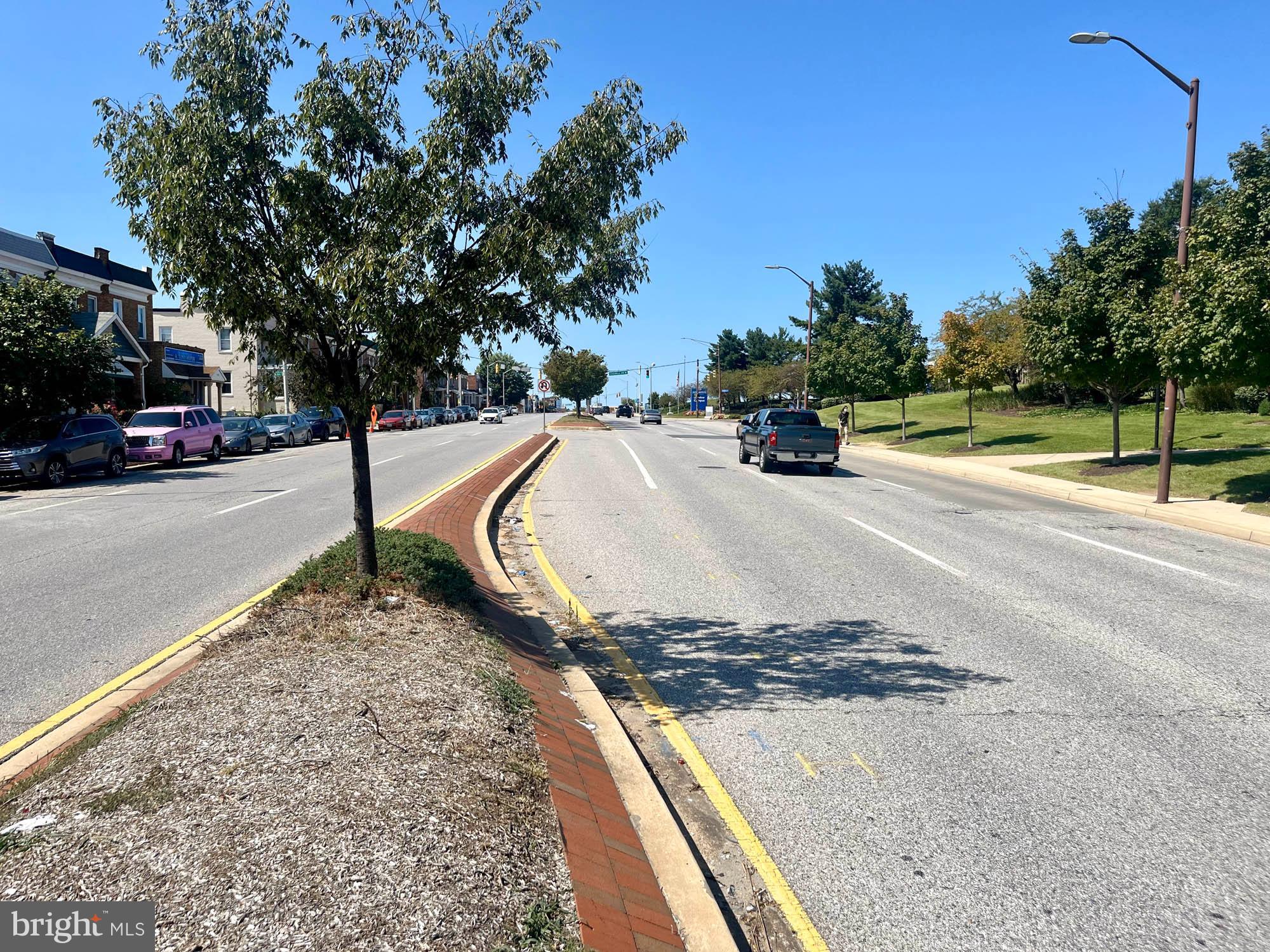 GREEKTOWN - Commercial Sale