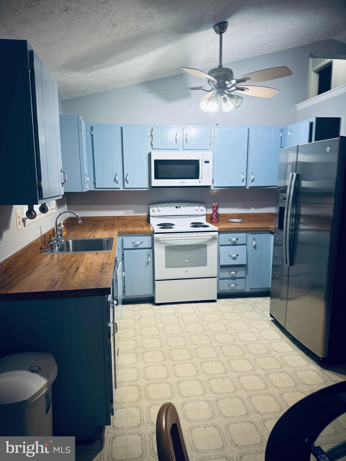 3041 BLACKLAND COURT