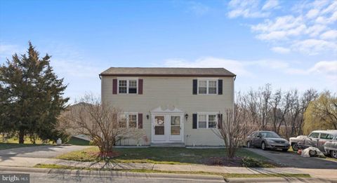Photo of 1080 CLOVERTON DR, COLUMBIA, PA 17512 (MLS # PALA2032492)