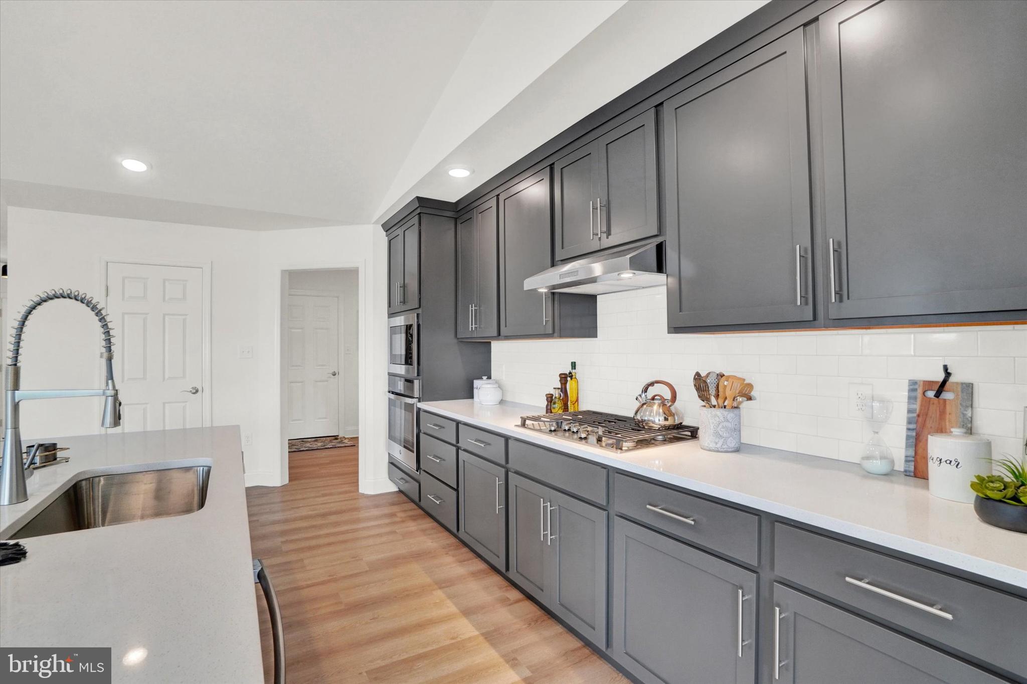 EAGLES VIEW - Residential