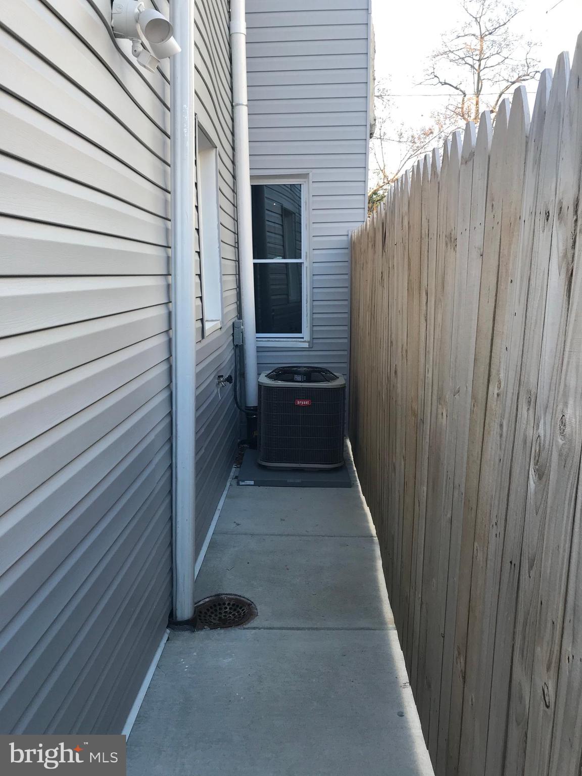PHILADELPHIA (NORTHWEST) - Residential Lease