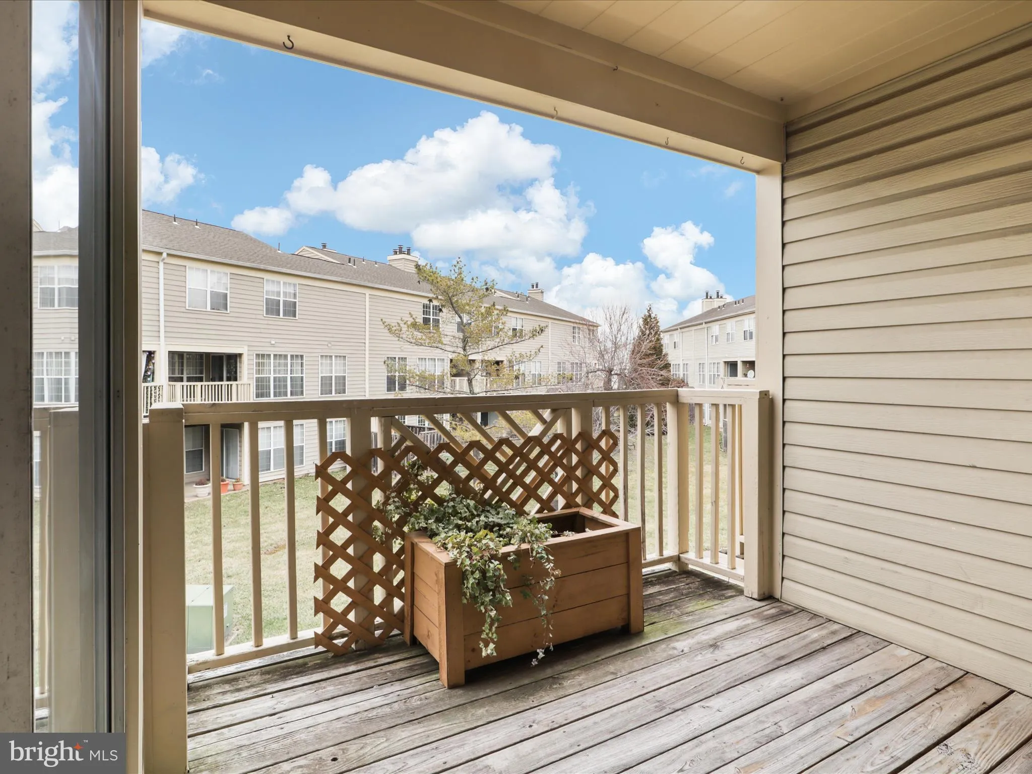 Manassas, Virginia 20109, United States, 2 Bedrooms Bedrooms, ,3 BathroomsBathrooms,Residential,Contingent,82955