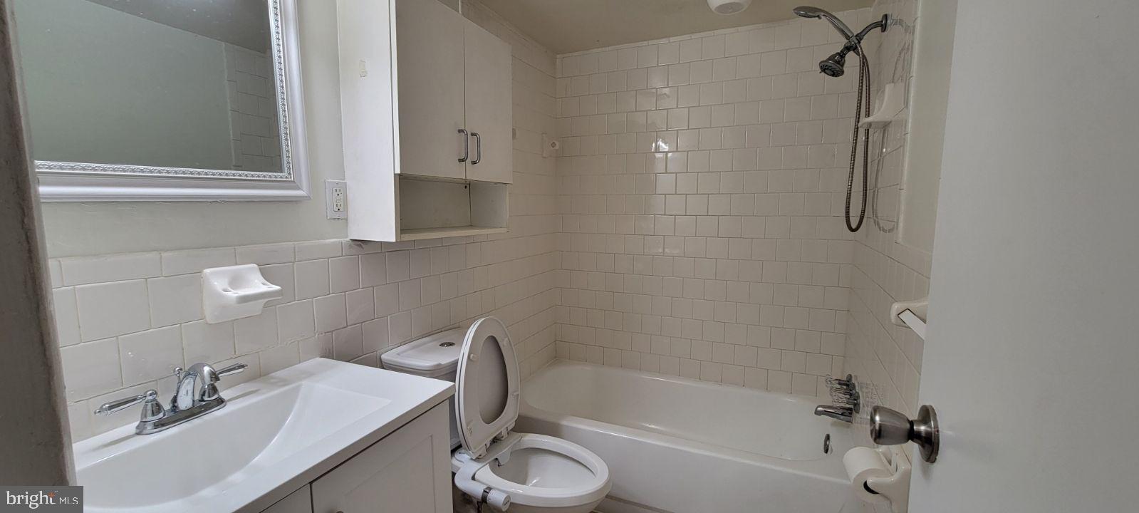 VALLEY PARK - Residential Lease