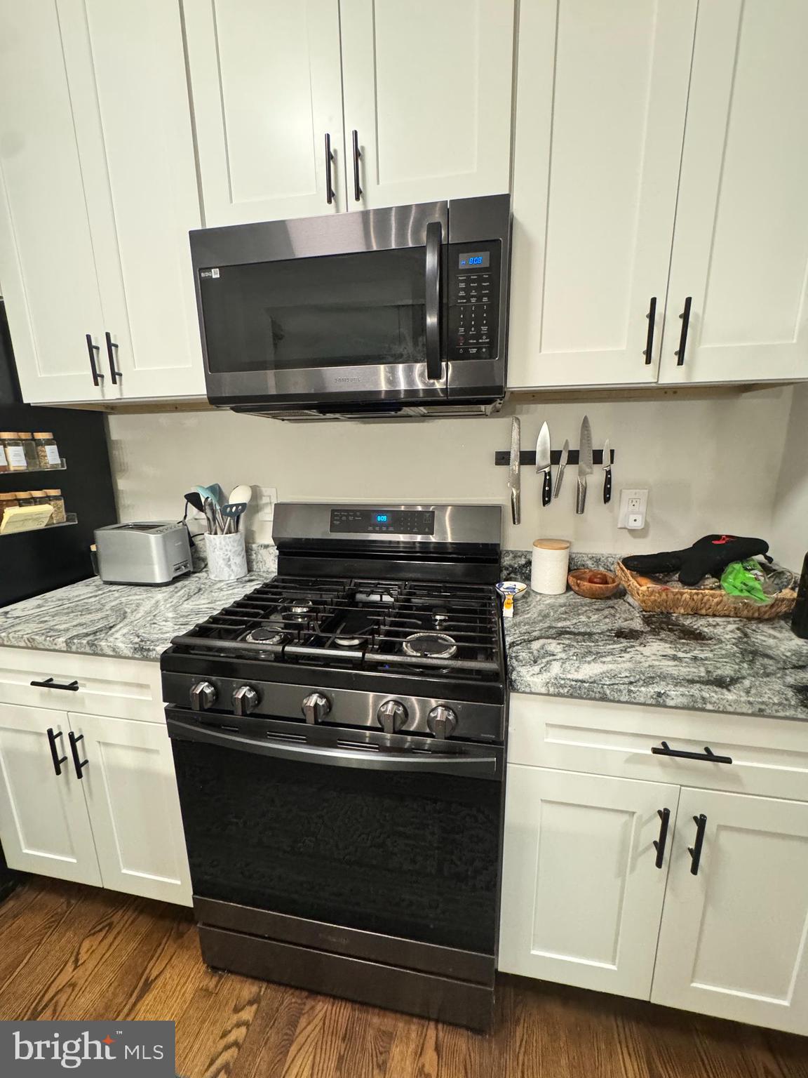 LANTERN HILL - Residential Lease