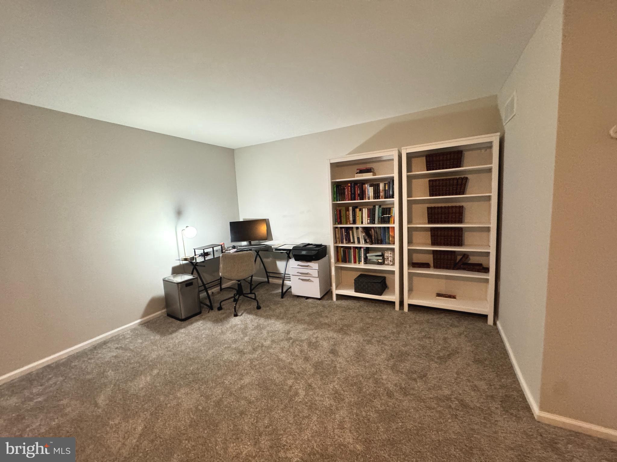 LANTERN HILL - Residential Lease