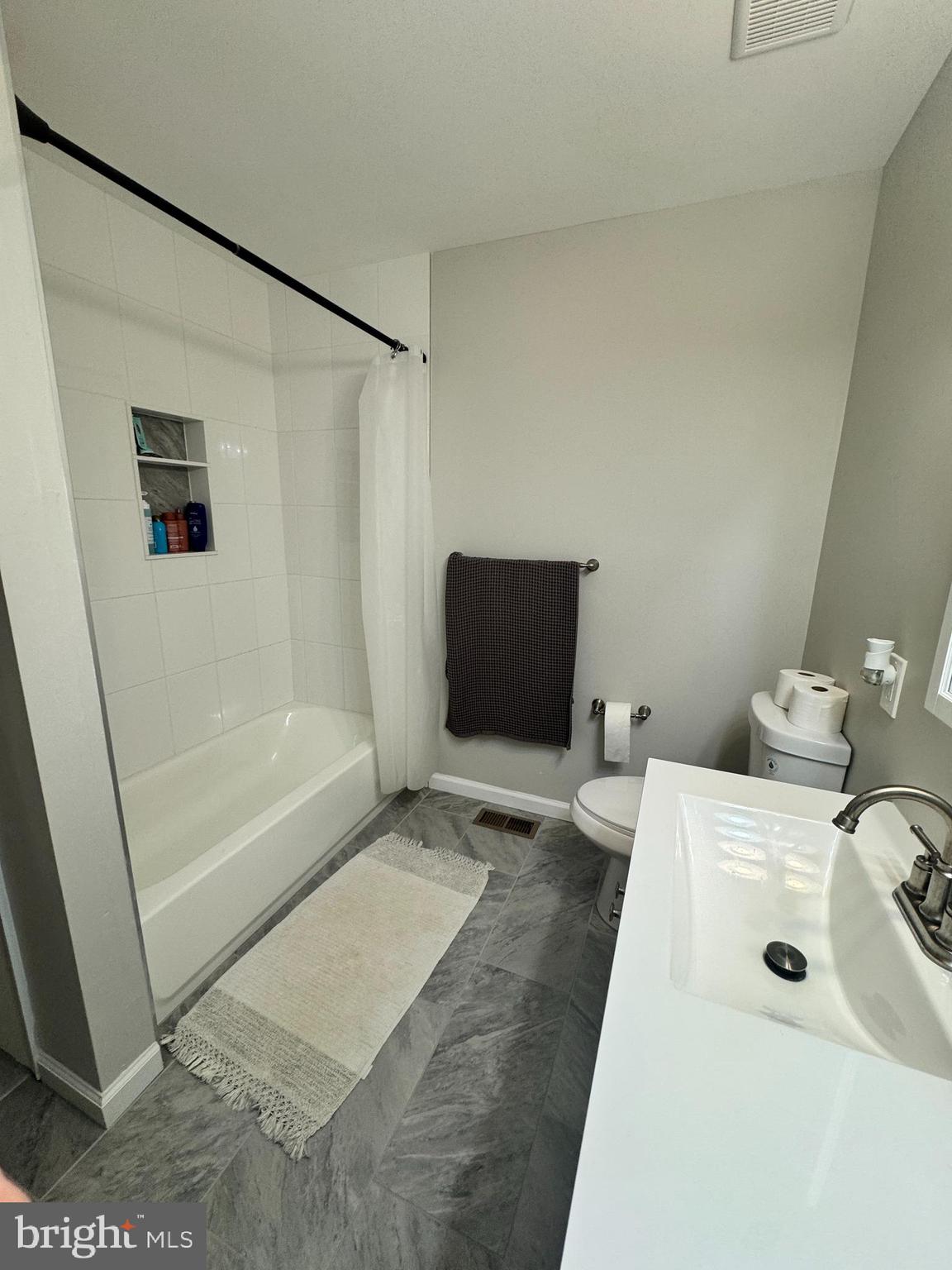 LANTERN HILL - Residential Lease