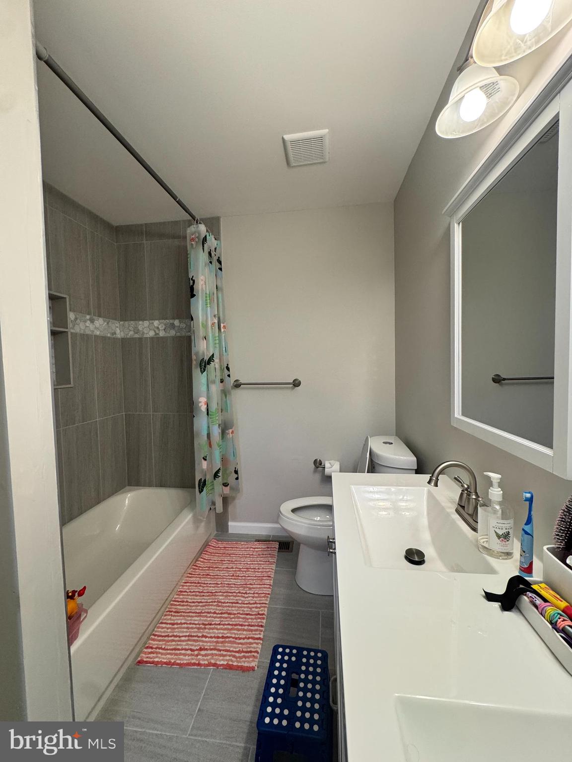 LANTERN HILL - Residential Lease